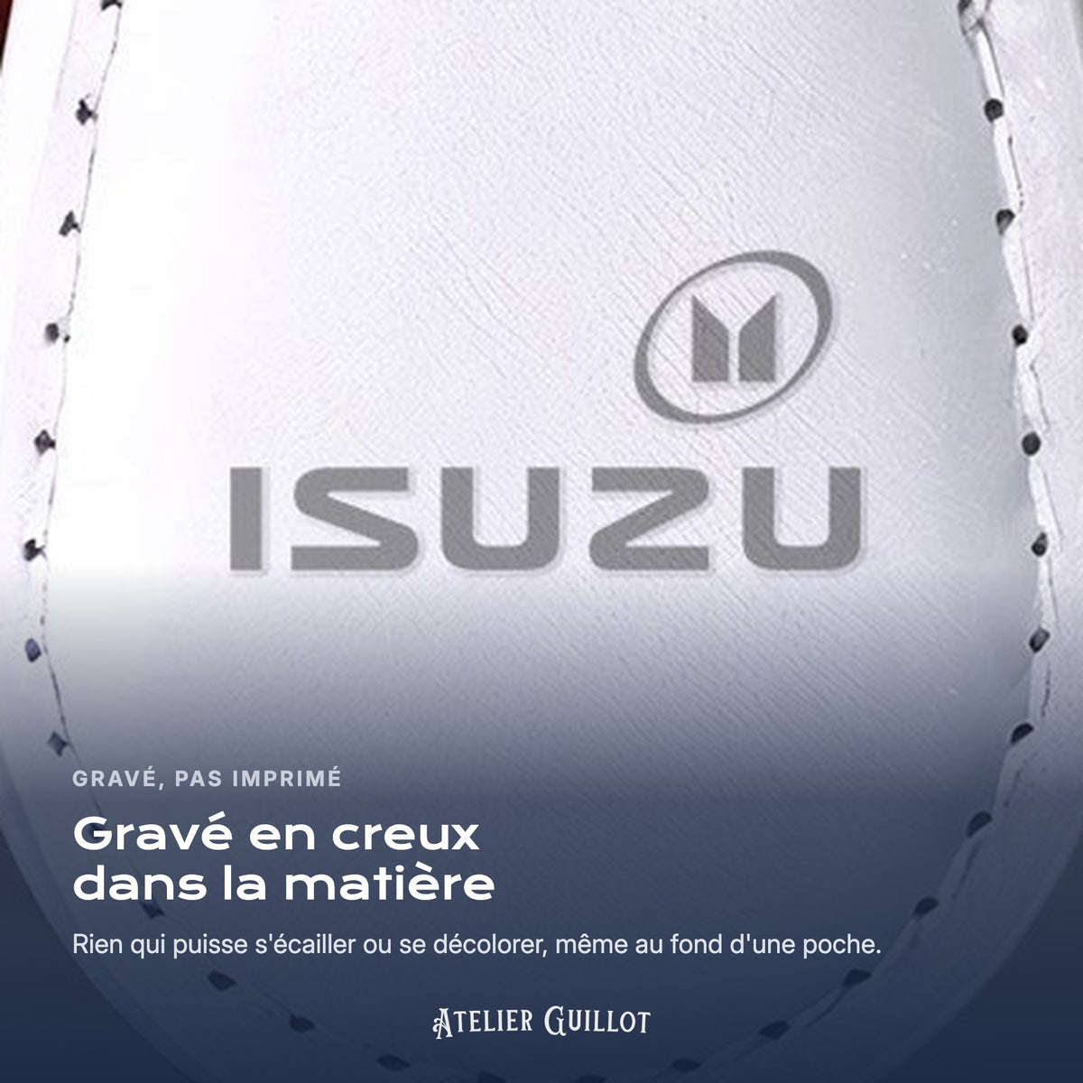 Logo Isuzu gravé au laser dans le simili cuir