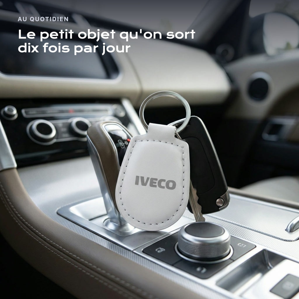 Porte-clés Iveco gravé, accroché à une clé