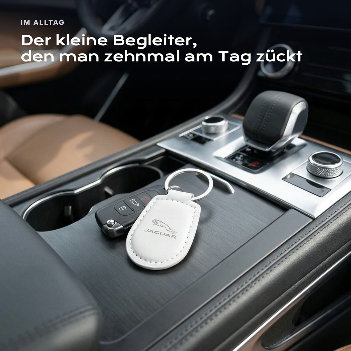 Gravierter Schlüsselanhänger Jaguar an einem Schlüssel
