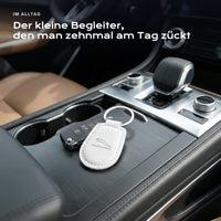 Gravierter Schlüsselanhänger Jaguar an einem Schlüssel