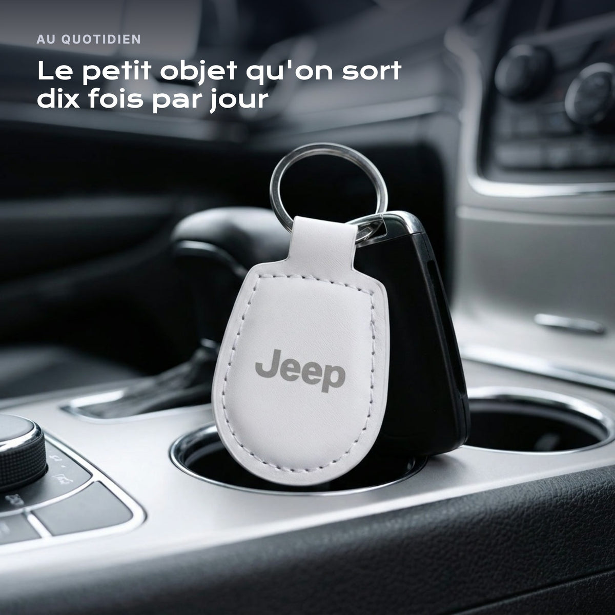 Porte-clés Jeep gravé, accroché à une clé