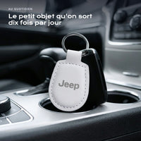 Porte-clés Jeep gravé, accroché à une clé