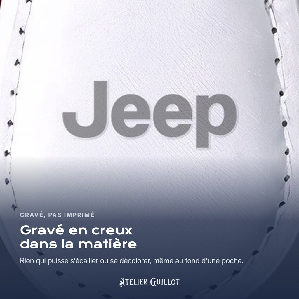 Logo Jeep gravé au laser dans le simili cuir