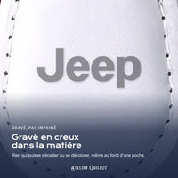 Logo Jeep gravé au laser dans le simili cuir