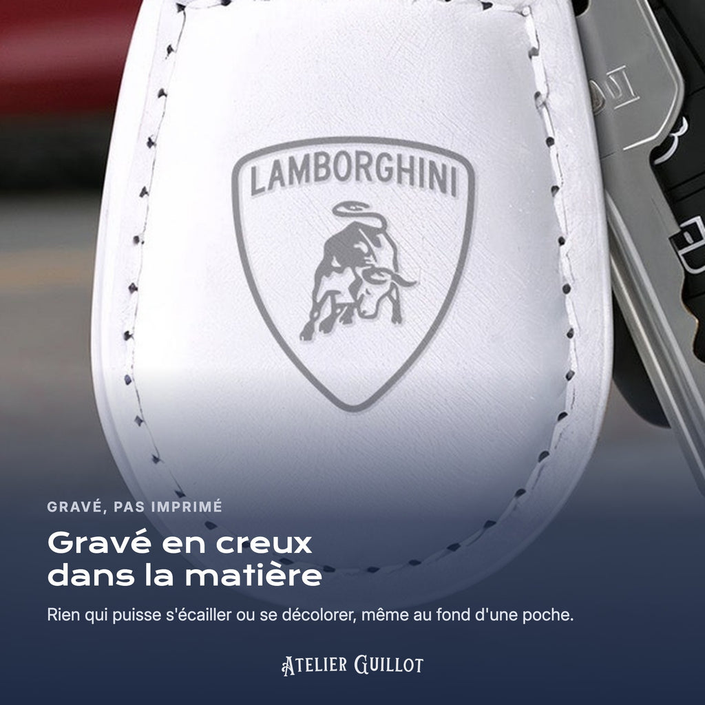 Logo Lamborghini gravé au laser dans le simili cuir