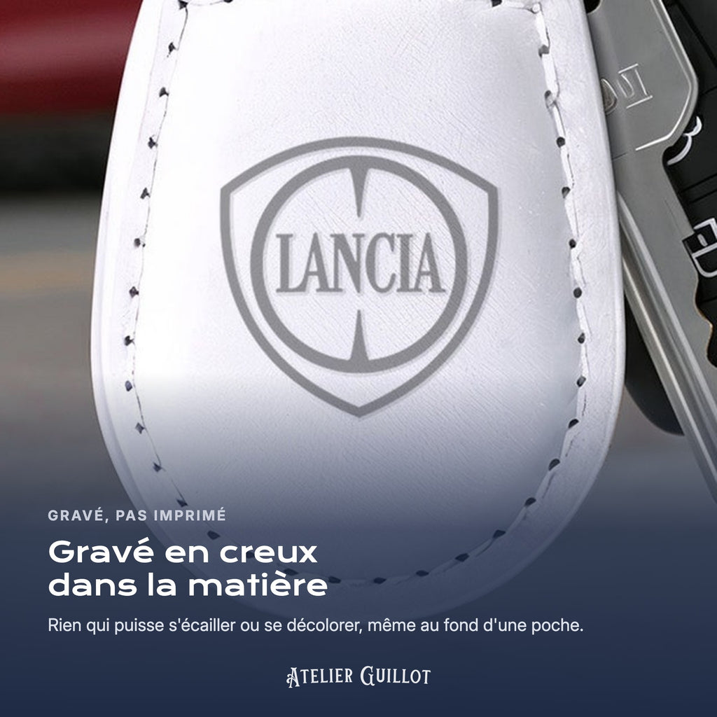 Logo Lancia gravé au laser dans le simili cuir