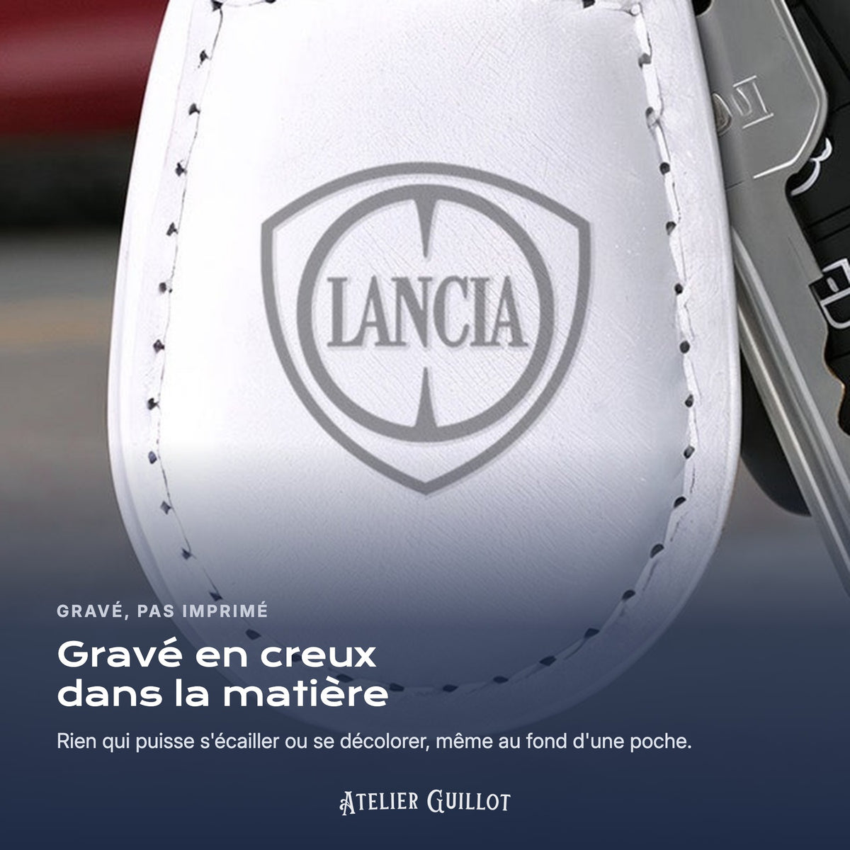 Logo Lancia gravé au laser dans le simili cuir
