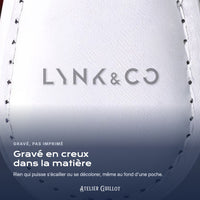 Logo Lynk & Co gravé au laser dans le simili cuir