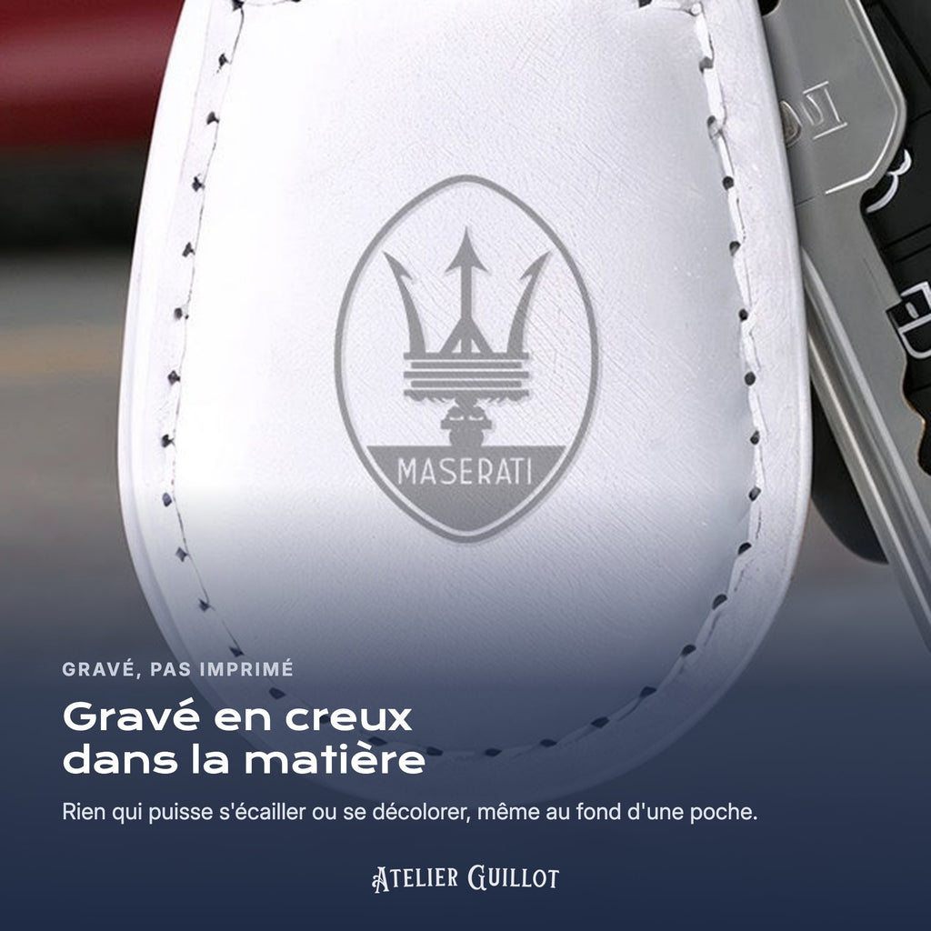 Logo Maserati gravé au laser dans le simili cuir