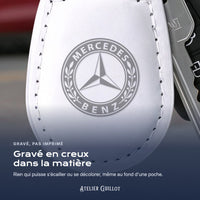 Logo Mercedes-Benz gravé au laser dans le simili cuir
