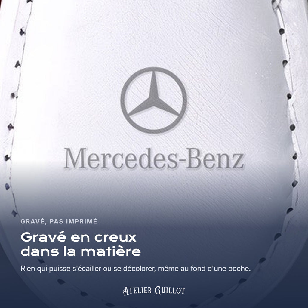 Logo Mercedes-Benz gravé au laser dans le simili cuir