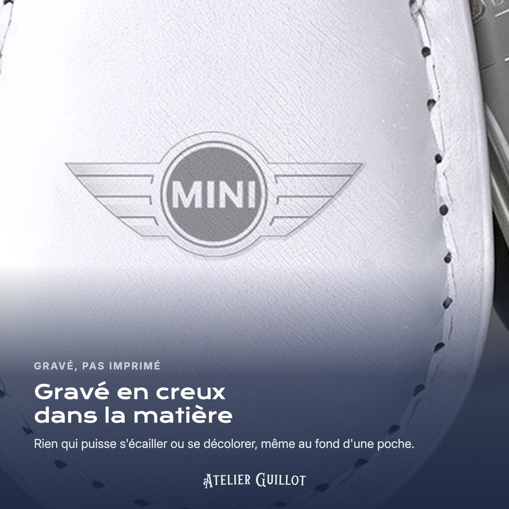 Logo Mini gravé au laser dans le simili cuir