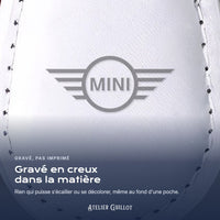 Logo Mini gravé au laser dans le simili cuir