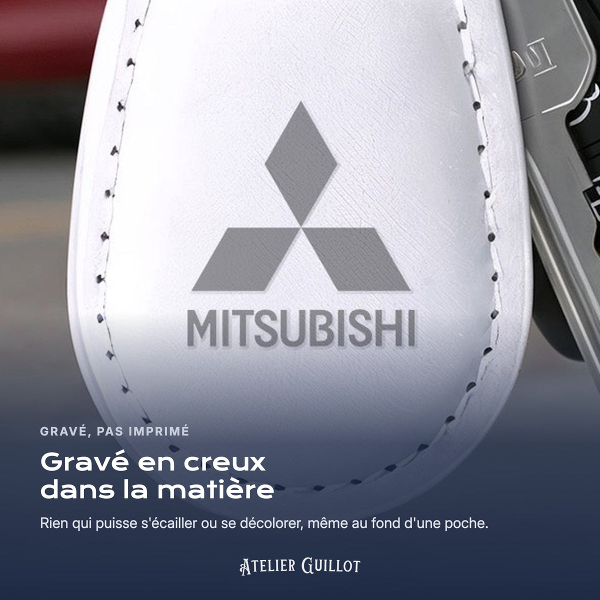 Logo Mitsubishi gravé au laser dans le simili cuir
