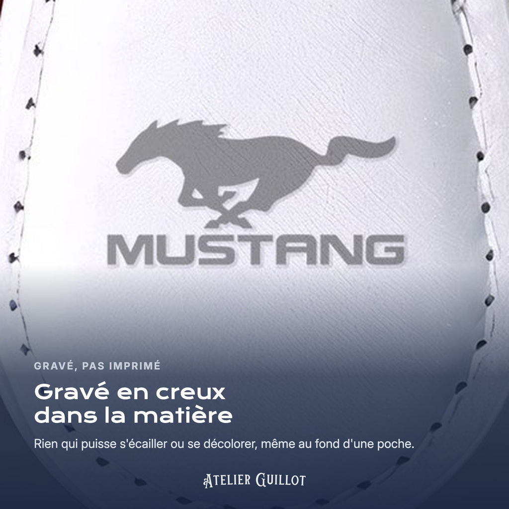 Logo Ford Mustang gravé au laser dans le simili cuir