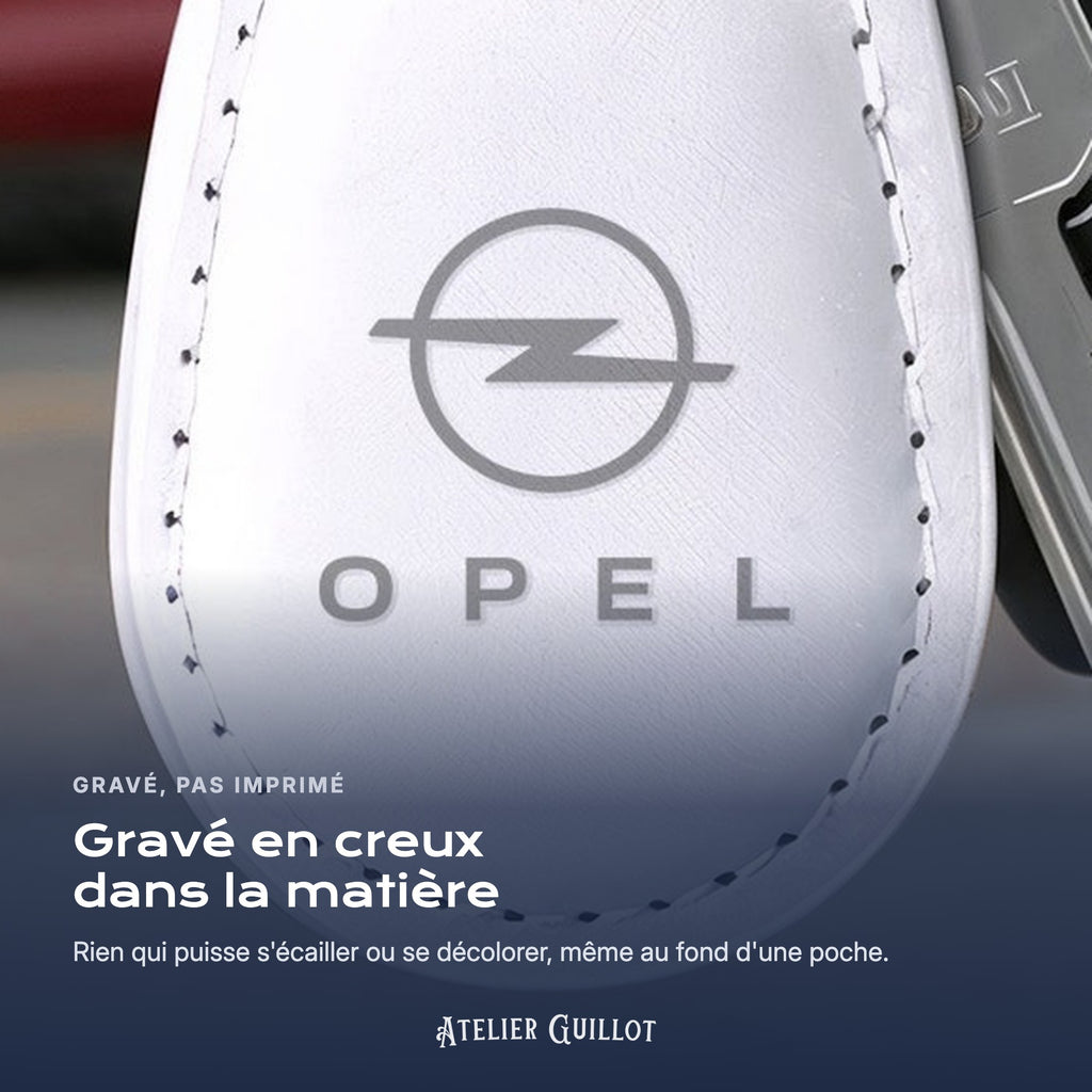 Logo Opel gravé au laser dans le simili cuir