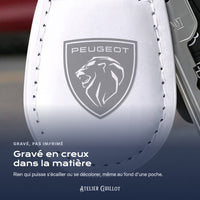 Logo Peugeot gravé au laser dans le simili cuir