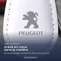 Logo Peugeot gravé au laser dans le simili cuir
