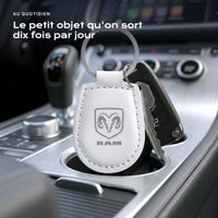 Porte-clés RAM gravé, accroché à une clé