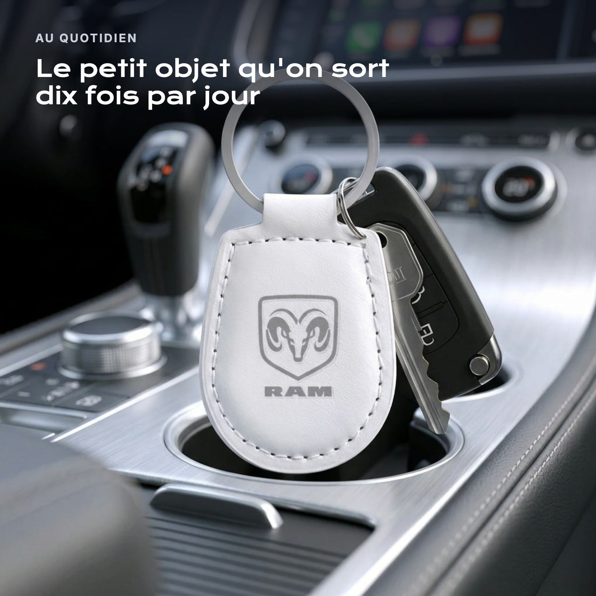 Porte-clés RAM gravé, accroché à une clé
