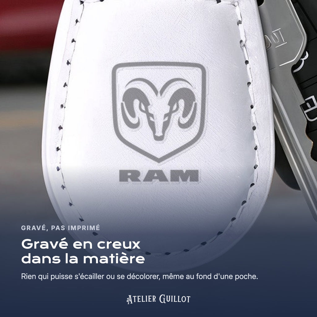 Logo RAM gravé au laser dans le simili cuir