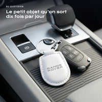 Porte-clés Range Rover gravé, accroché à une clé