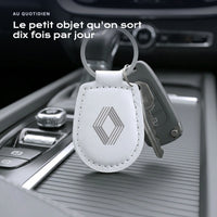 Porte-clés Renault gravé, accroché à une clé
