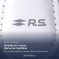 Logo Renault RS gravé au laser dans le simili cuir