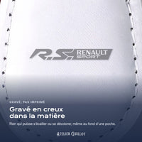 Logo Renault RS Sport gravé au laser dans le simili cuir