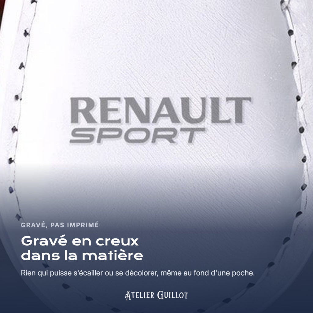 Logo Renault Sport gravé au laser dans le simili cuir