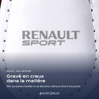 Logo Renault Sport gravé au laser dans le simili cuir