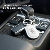 Porte-clés Rolls-Royce gravé, accroché à une clé