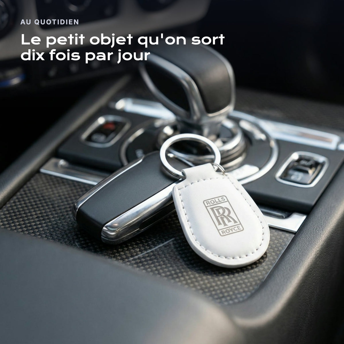Porte-clés Rolls-Royce gravé, accroché à une clé