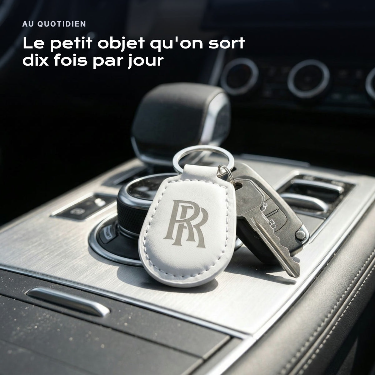 Porte-clés Rolls-Royce gravé, accroché à une clé