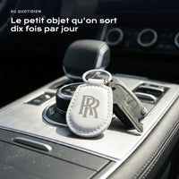 Porte-clés Rolls-Royce gravé, accroché à une clé