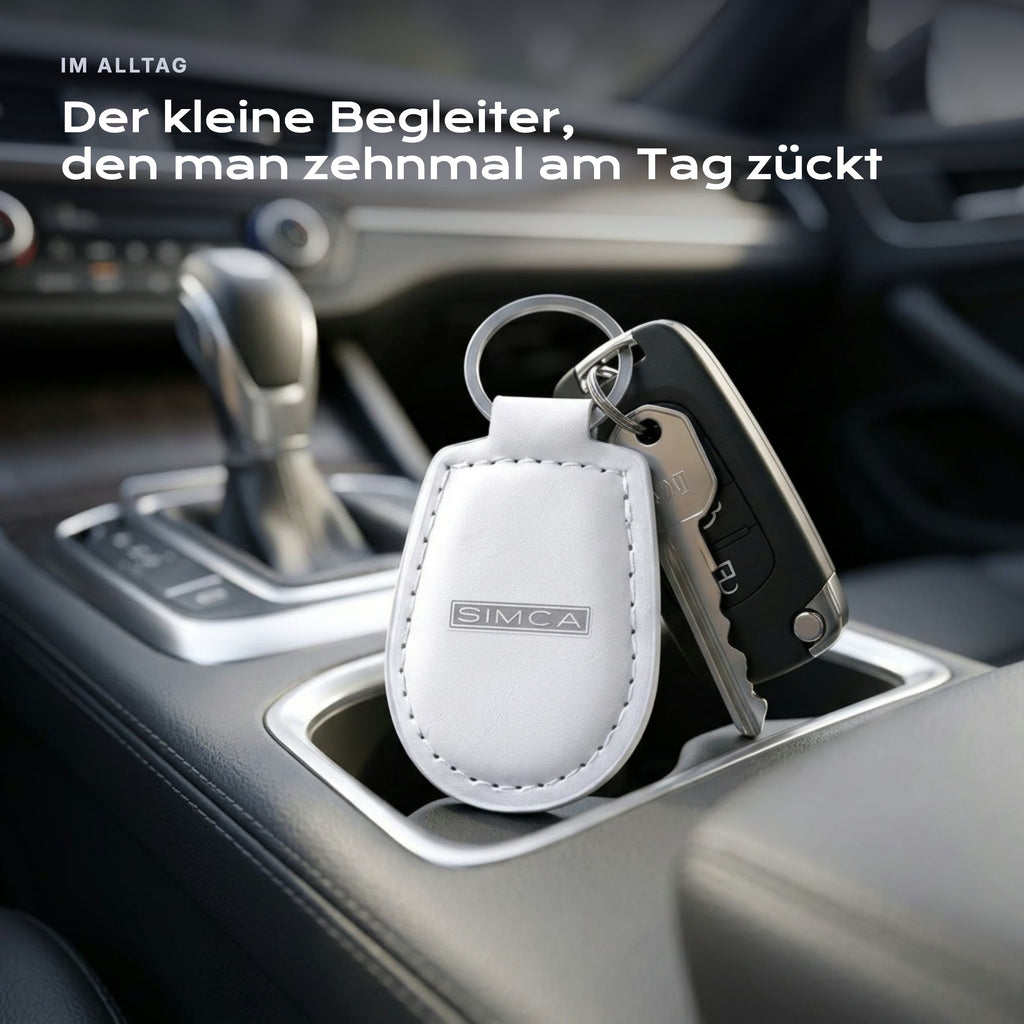 Gravierter Schlüsselanhänger Simca an einem Schlüssel