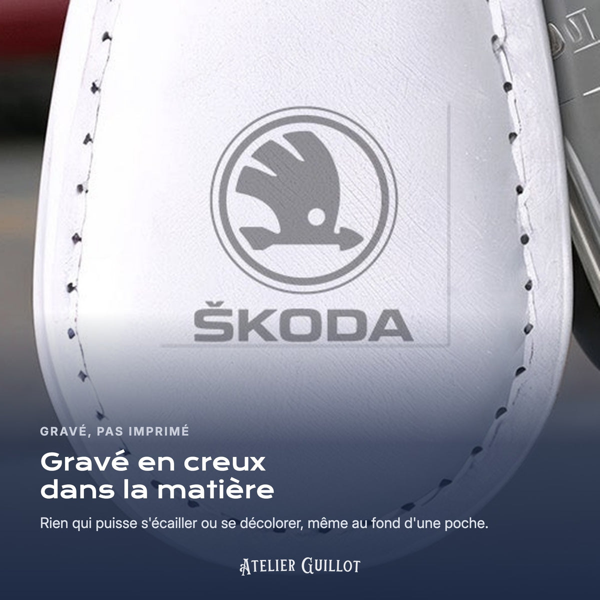 Logo Skoda gravé au laser dans le simili cuir