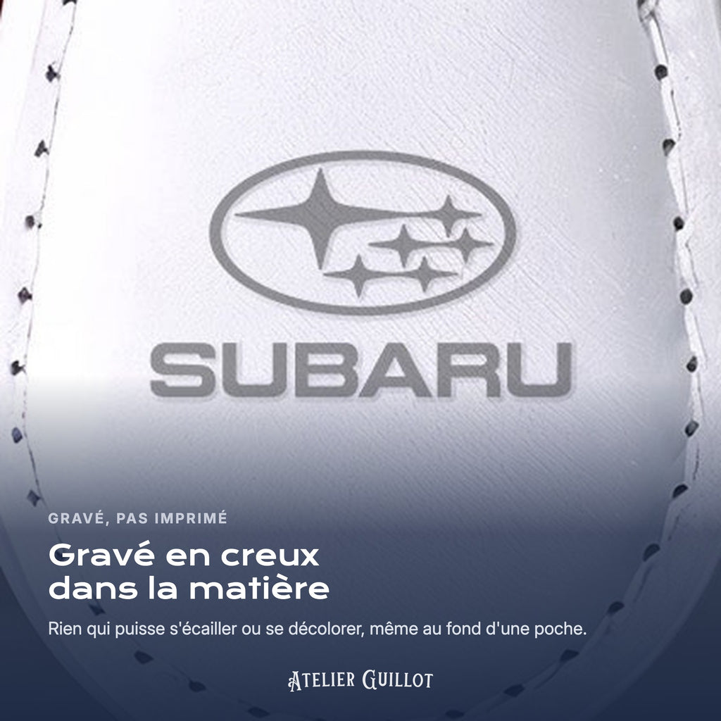 Logo Subaru gravé au laser dans le simili cuir