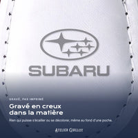 Logo Subaru gravé au laser dans le simili cuir