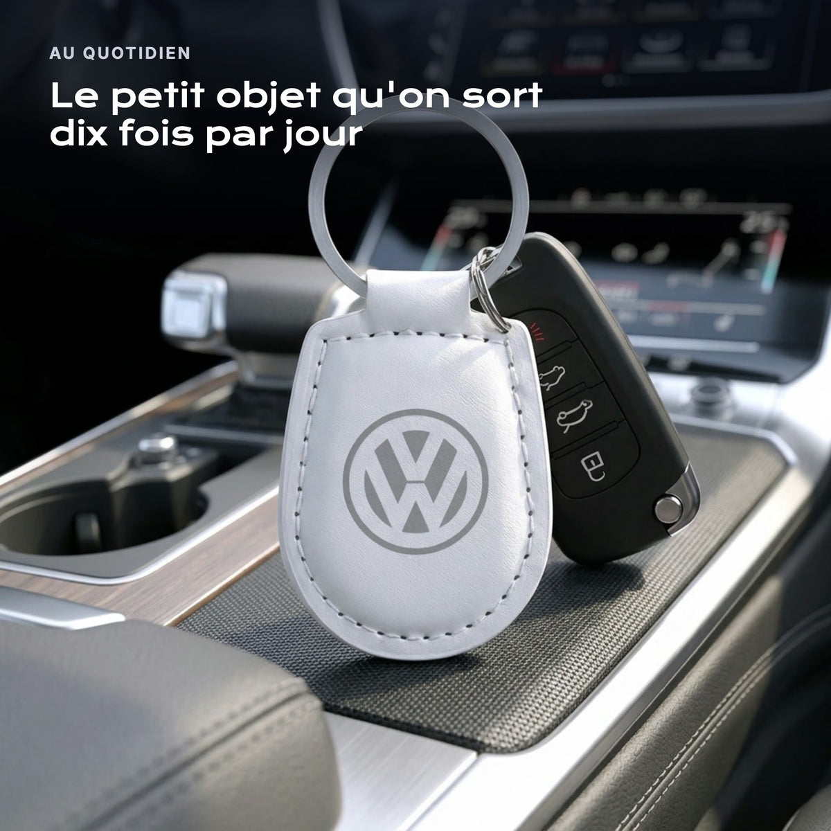 Porte-clés Volkswagen gravé, accroché à une clé