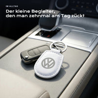 Gravierter Schlüsselanhänger Volkswagen an einem Schlüssel