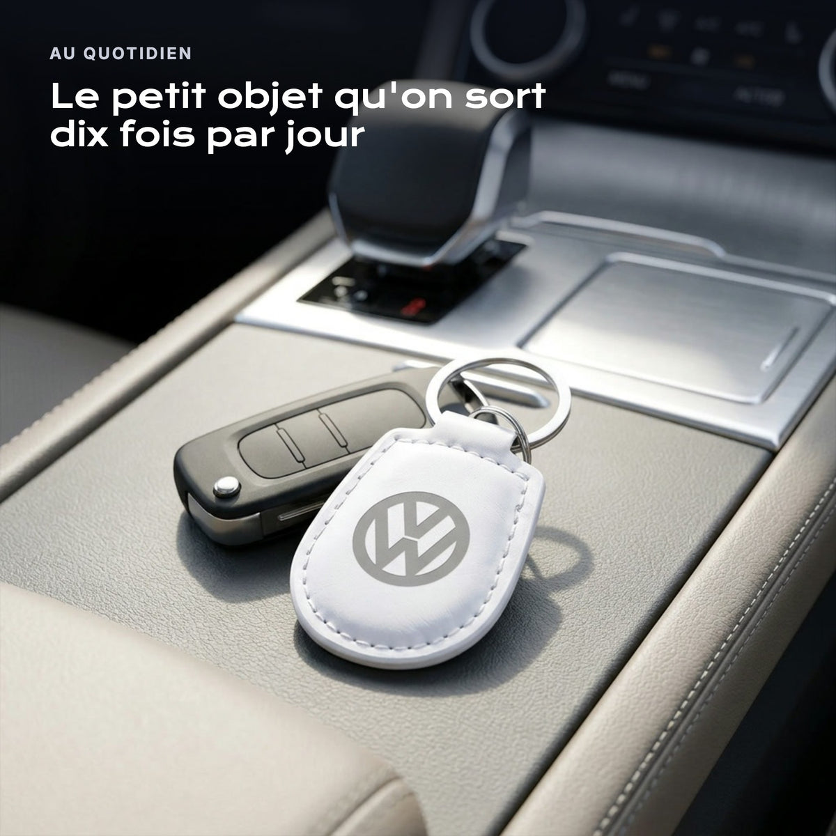 Porte-clés Volkswagen gravé, accroché à une clé
