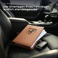 Fahrzeugmappe ABARTH auf einem Autositz, mit Rechnungen