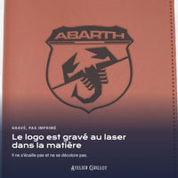 Logo ABARTH gravé au laser dans le simili cuir