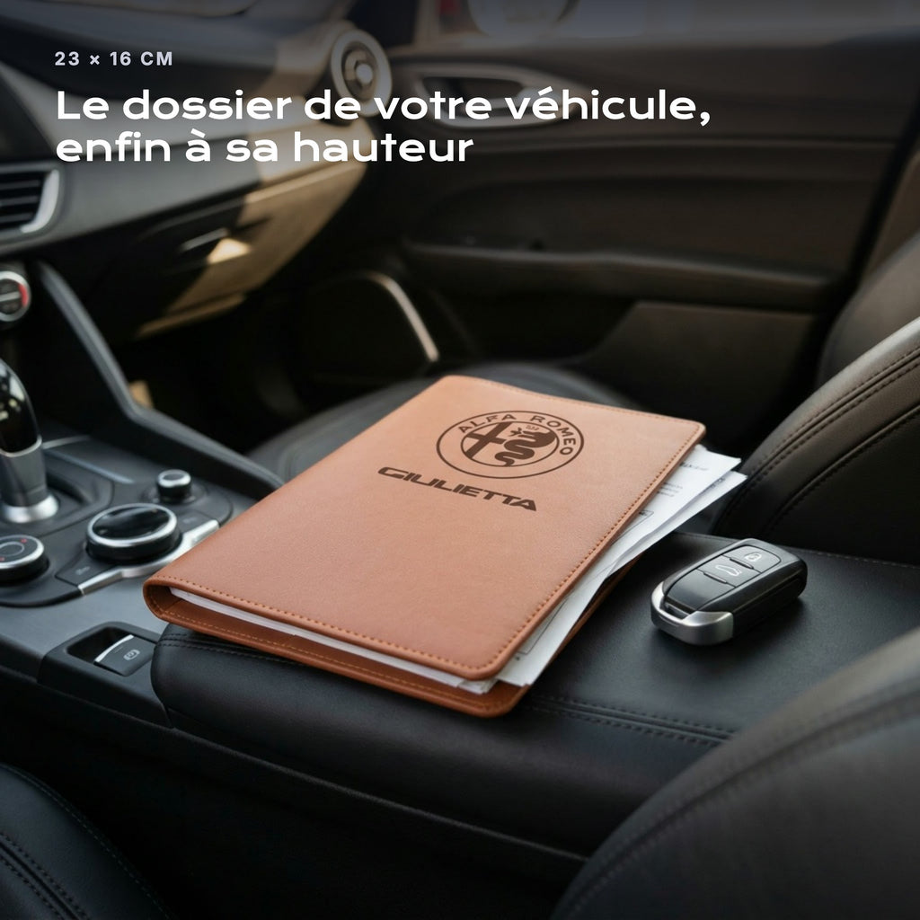 Porte-documents Alfa Romeo Giulietta posé sur un siège, avec des factures