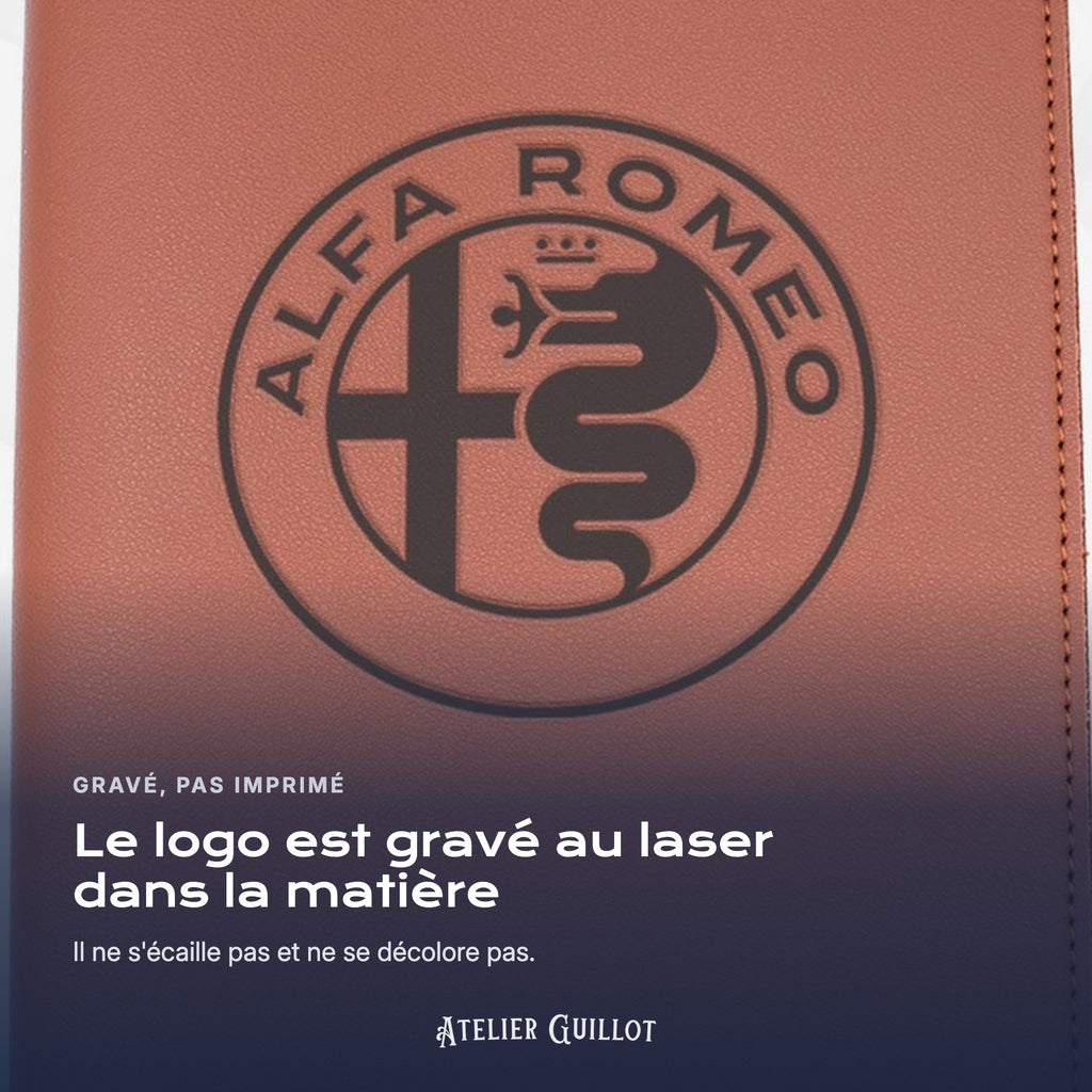 Logo ALFA-ROMEO gravé au laser dans le simili cuir