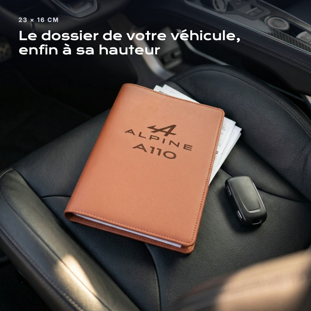 Porte-documents ALPINE A110 posé sur un siège, avec des factures