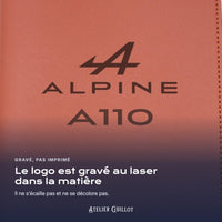 Logo ALPINE A110 gravé au laser dans le simili cuir