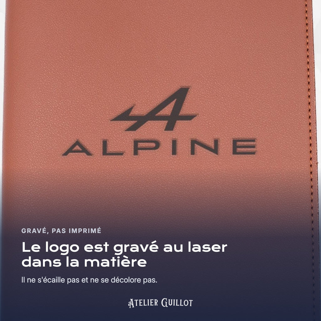 Logo ALPINE gravé au laser dans le simili cuir