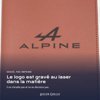 Logo ALPINE gravé au laser dans le simili cuir